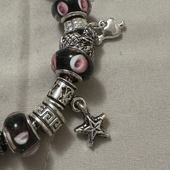 Handmade- NWOT –925 silver plated charm bracelet. Black/pnk beads variety charms - Picture 10 of 14